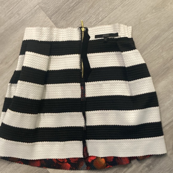 Guess interchangeable skirt - Picture 3 of 5